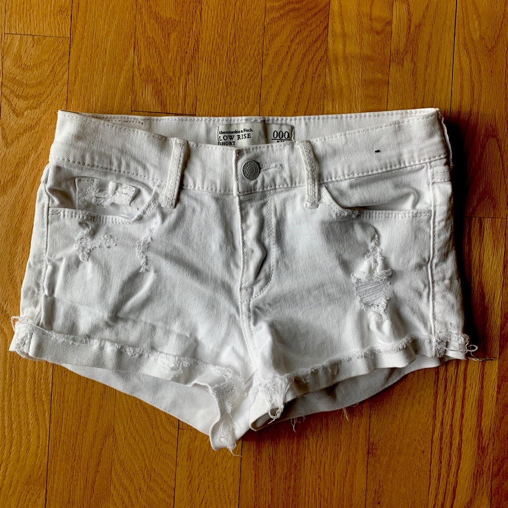 Abercrombie&Fitch- White Low Rise Short 000